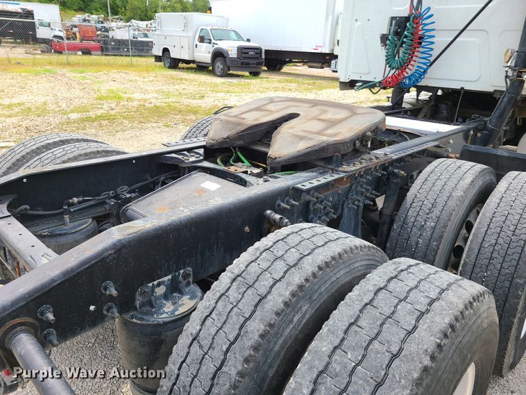 image for item GT9208 2013 International ProStar  semi truck