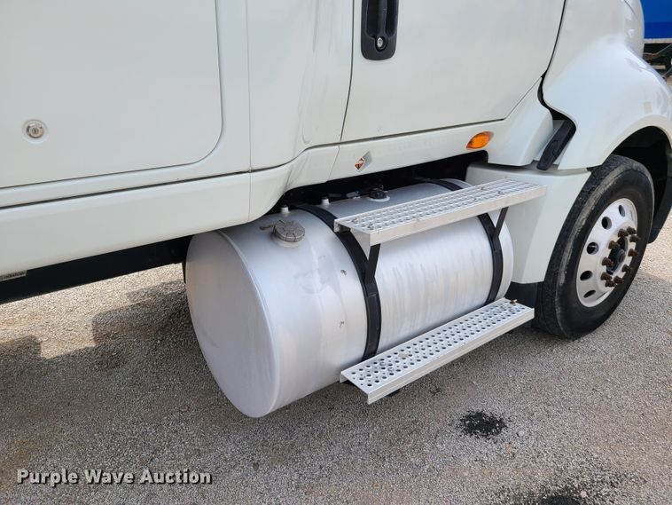 image for item GT9208 2013 International ProStar  semi truck