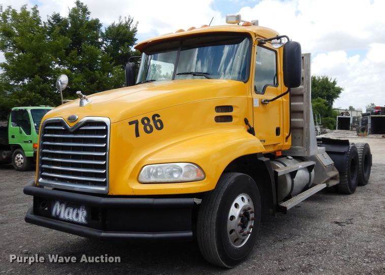 image for item GT9303 2005 Mack CX  semi truck
