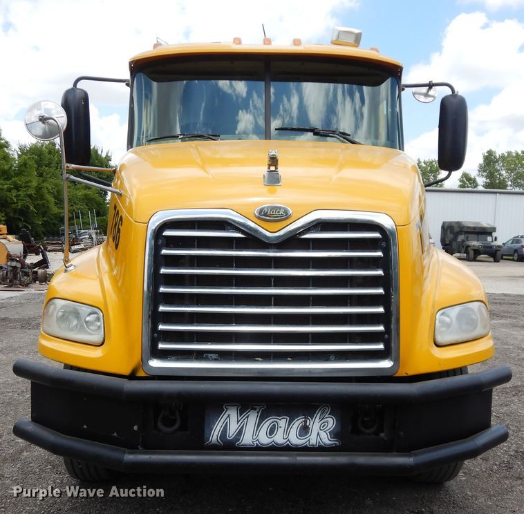 image for item GT9303 2005 Mack CX  semi truck