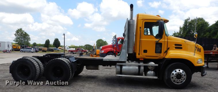 image for item GT9303 2005 Mack CX  semi truck