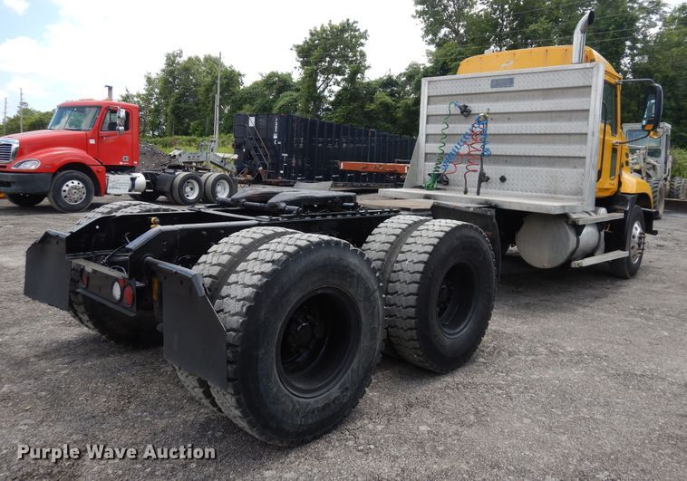 image for item GT9303 2005 Mack CX  semi truck