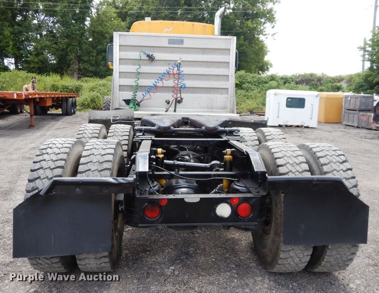 image for item GT9303 2005 Mack CX  semi truck