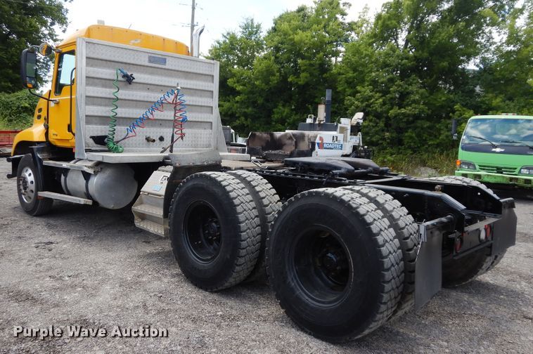 image for item GT9303 2005 Mack CX  semi truck