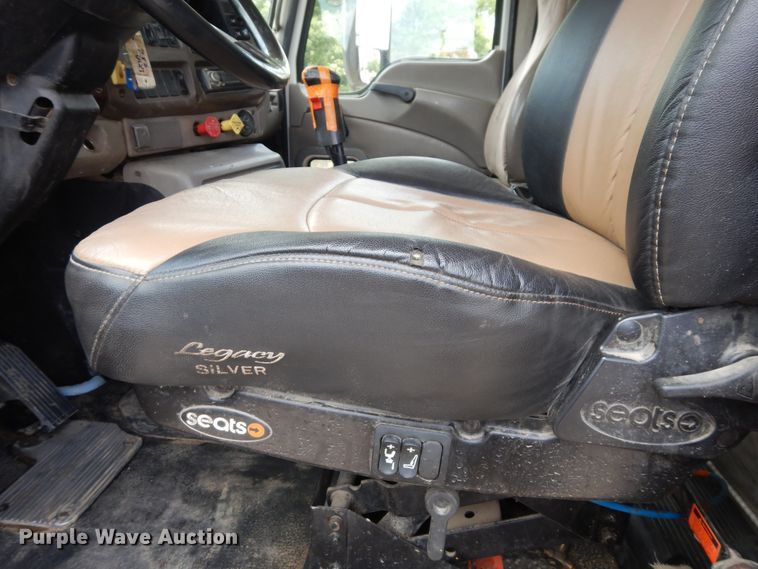 image for item GT9303 2005 Mack CX  semi truck