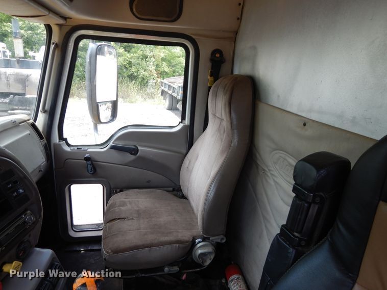 image for item GT9303 2005 Mack CX  semi truck