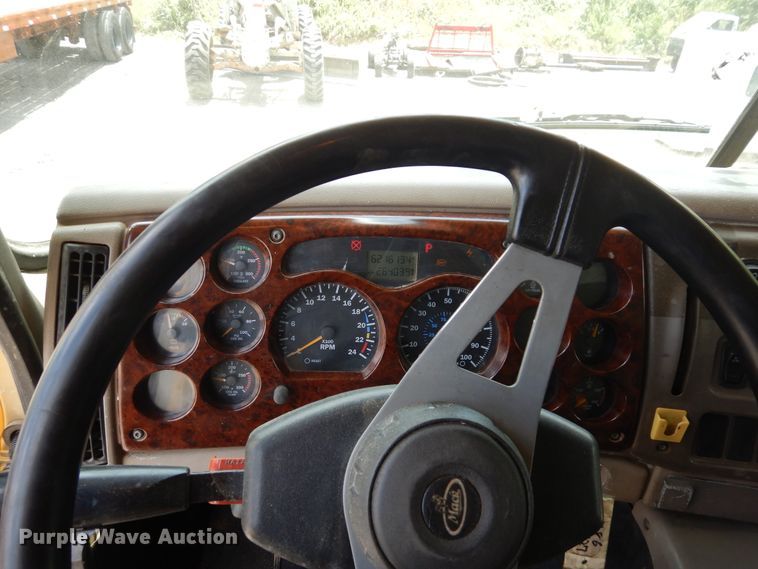 image for item GT9303 2005 Mack CX  semi truck