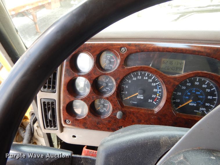 image for item GT9303 2005 Mack CX  semi truck