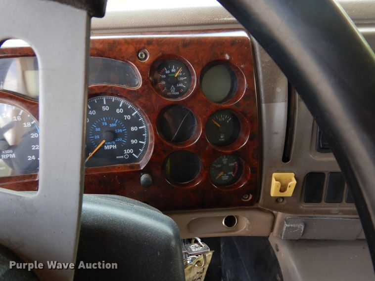 image for item GT9303 2005 Mack CX  semi truck