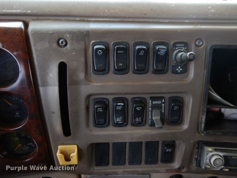 image for item GT9303 2005 Mack CX  semi truck