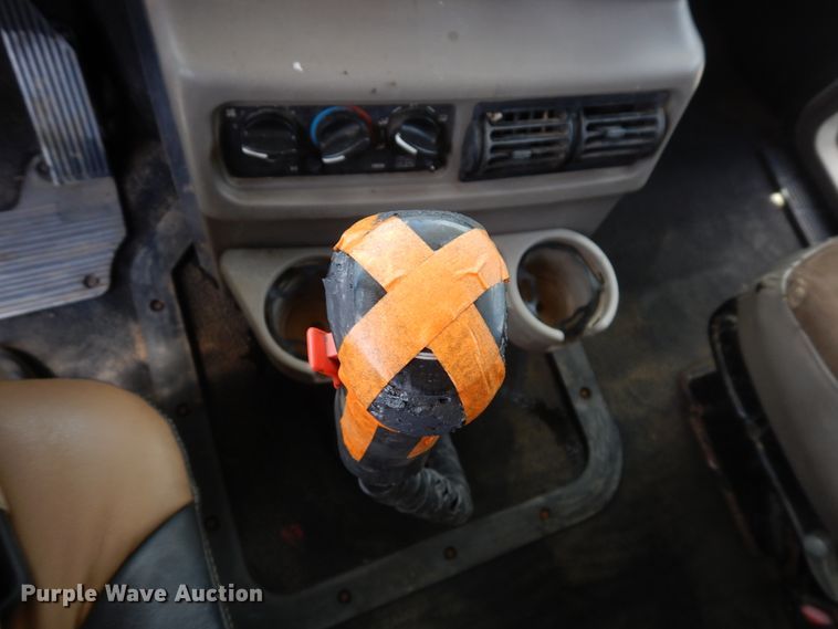 image for item GT9303 2005 Mack CX  semi truck