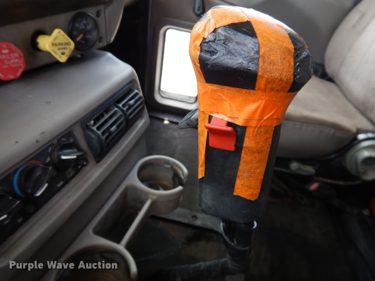 image for item GT9303 2005 Mack CX  semi truck