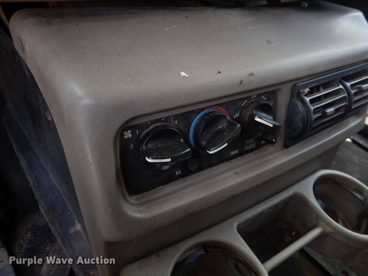 image for item GT9303 2005 Mack CX  semi truck