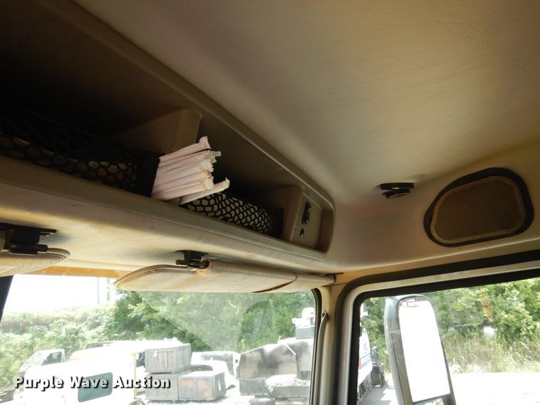 image for item GT9303 2005 Mack CX  semi truck