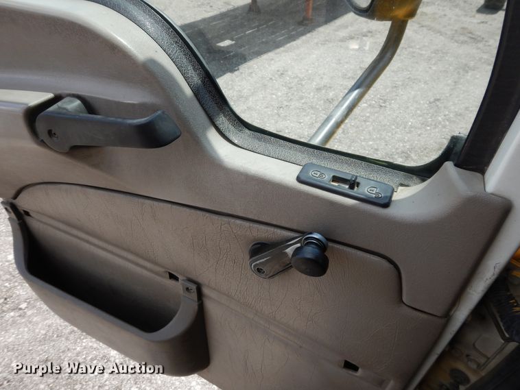 image for item GT9303 2005 Mack CX  semi truck