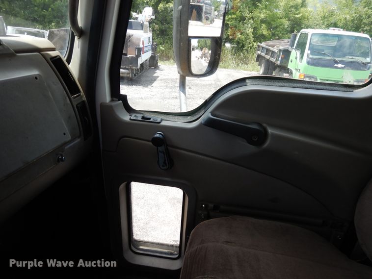 image for item GT9303 2005 Mack CX  semi truck