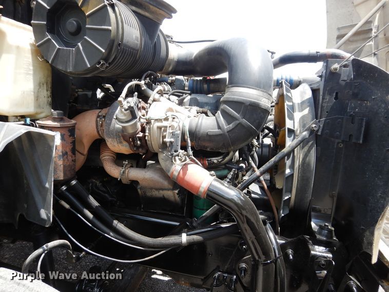 image for item GT9303 2005 Mack CX  semi truck