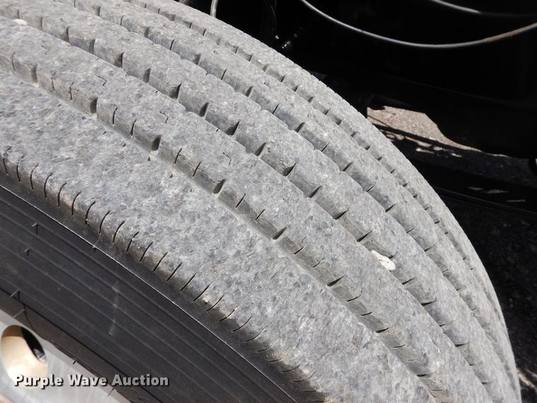 image for item GT9303 2005 Mack CX  semi truck