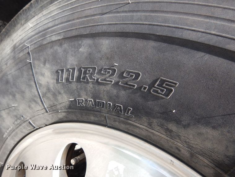 image for item GT9303 2005 Mack CX  semi truck