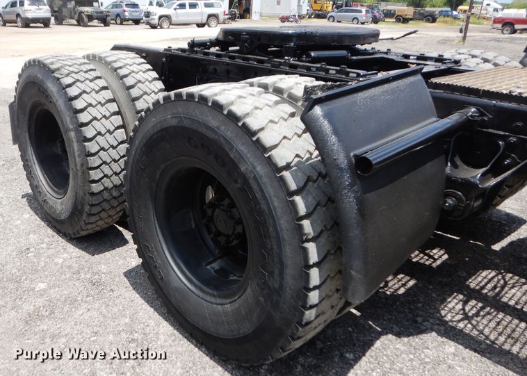 image for item GT9303 2005 Mack CX  semi truck