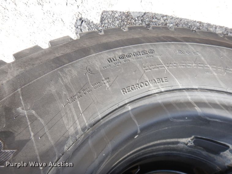 image for item GT9303 2005 Mack CX  semi truck