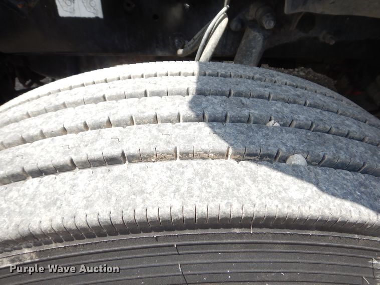 image for item GT9303 2005 Mack CX  semi truck