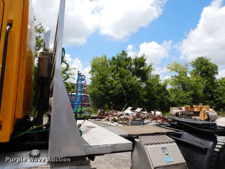 image for item GT9303 2005 Mack CX  semi truck