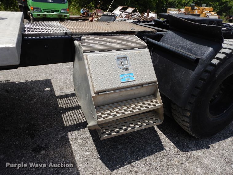 image for item GT9303 2005 Mack CX  semi truck