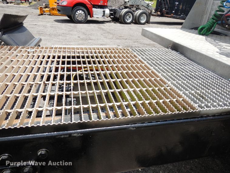 image for item GT9303 2005 Mack CX  semi truck