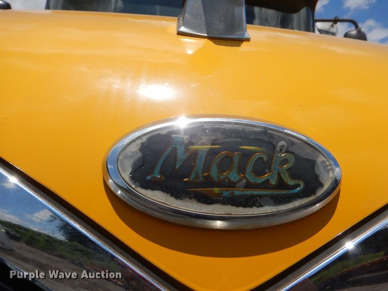 image for item GT9303 2005 Mack CX  semi truck