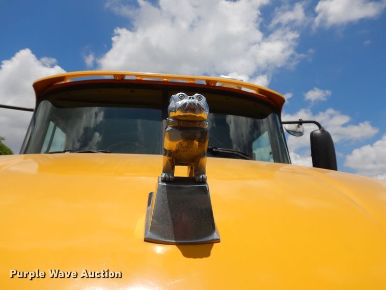 image for item GT9303 2005 Mack CX  semi truck