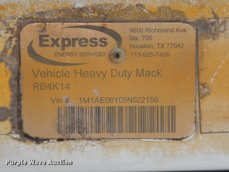 image for item GT9303 2005 Mack CX  semi truck