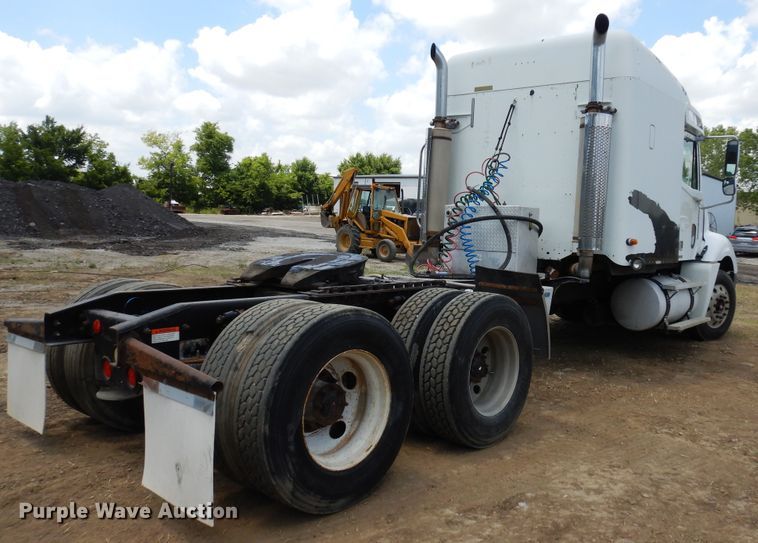 image for item GT9308 2004 Freightliner Columbia semi truck