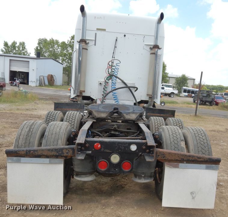 image for item GT9308 2004 Freightliner Columbia semi truck