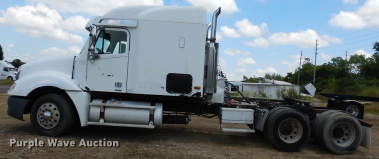 image for item GT9308 2004 Freightliner Columbia semi truck