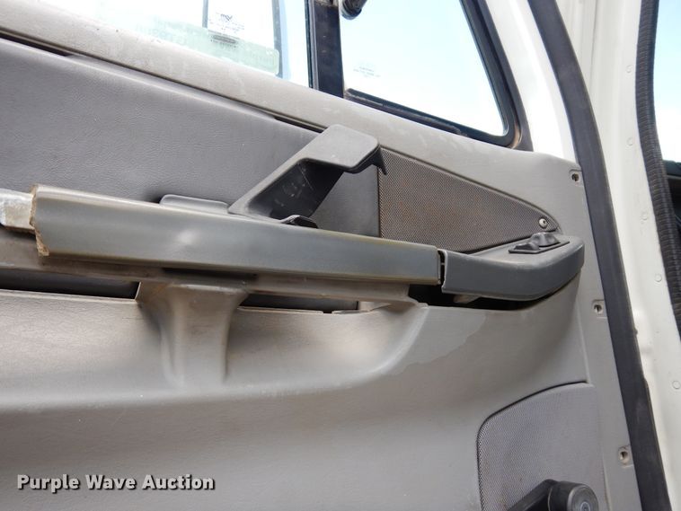 image for item GT9308 2004 Freightliner Columbia semi truck