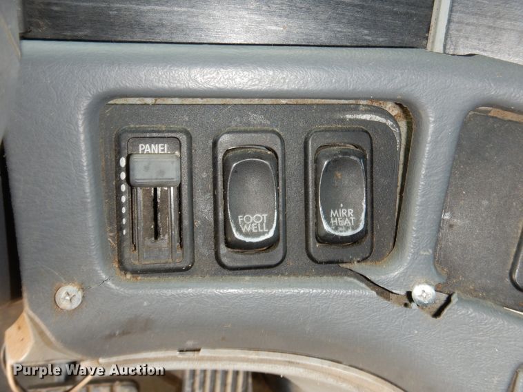 image for item GT9308 2004 Freightliner Columbia semi truck