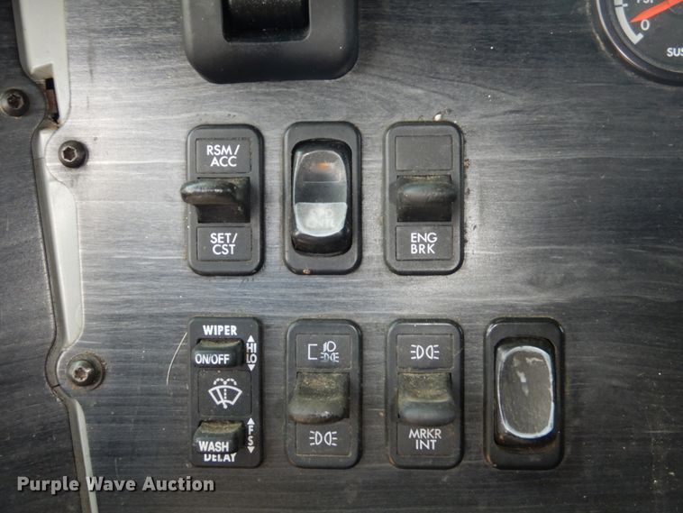 image for item GT9308 2004 Freightliner Columbia semi truck