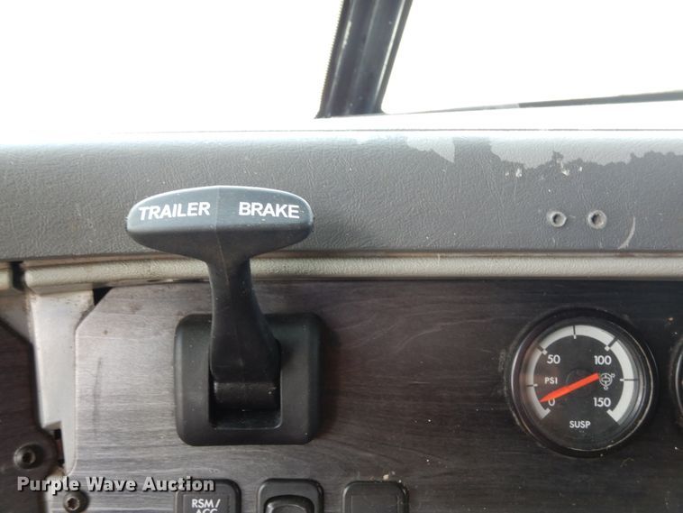 image for item GT9308 2004 Freightliner Columbia semi truck