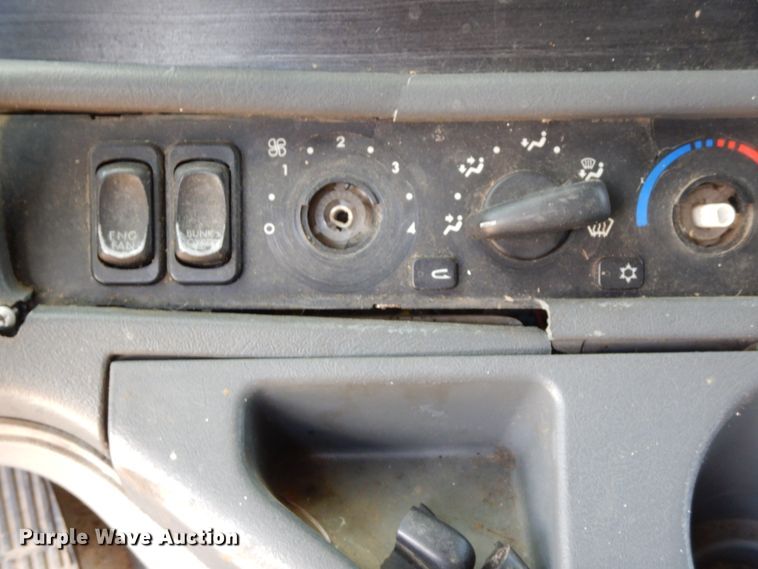 image for item GT9308 2004 Freightliner Columbia semi truck