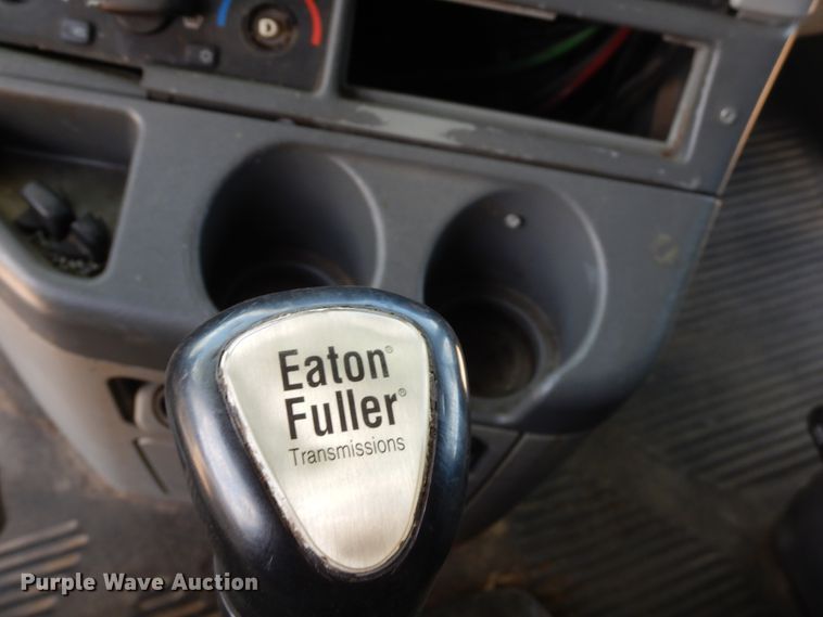 image for item GT9308 2004 Freightliner Columbia semi truck