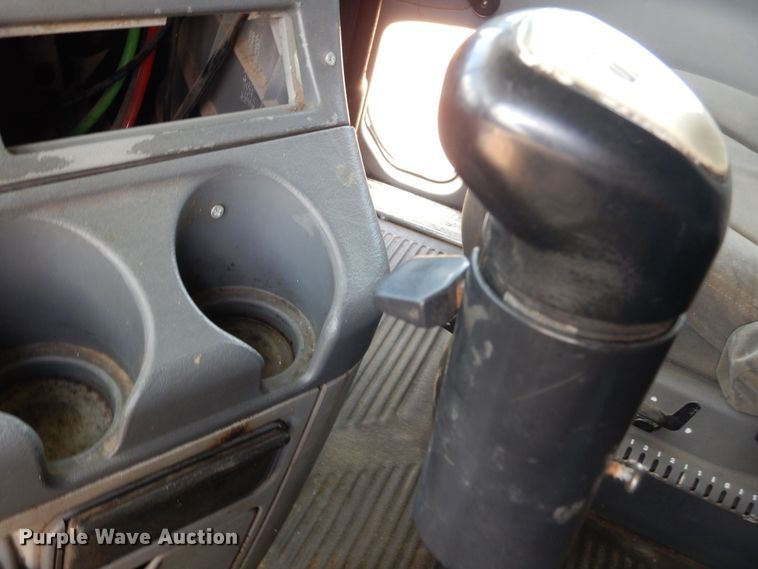 image for item GT9308 2004 Freightliner Columbia semi truck