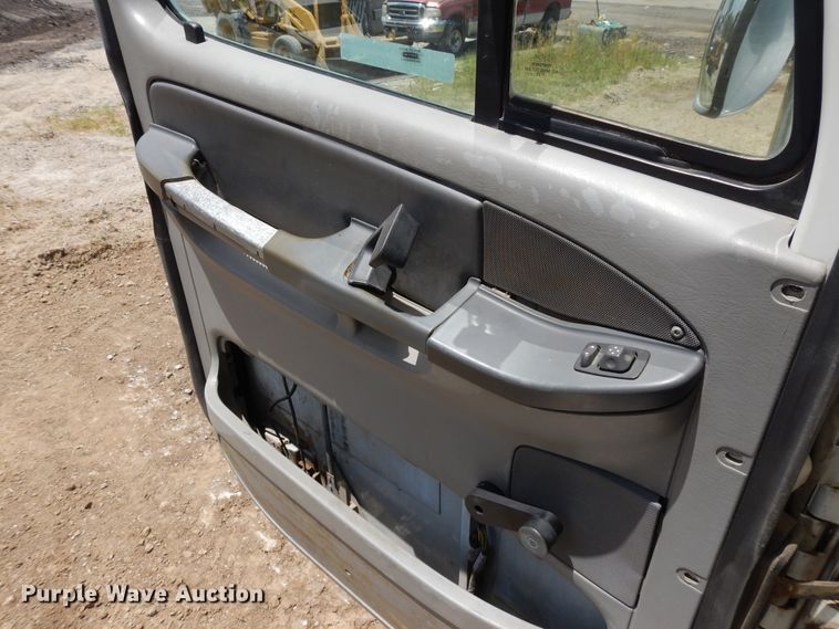 image for item GT9308 2004 Freightliner Columbia semi truck