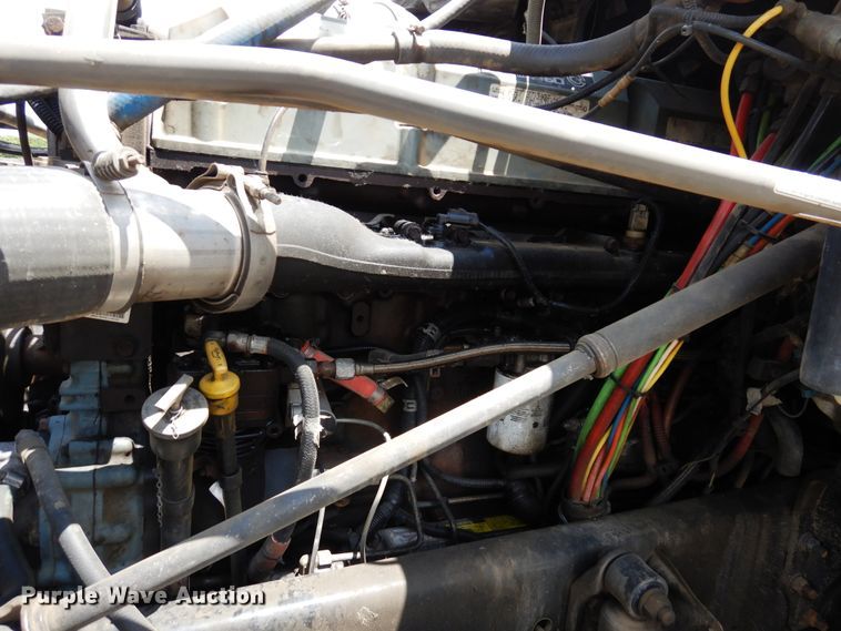 image for item GT9308 2004 Freightliner Columbia semi truck