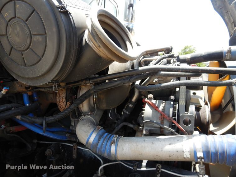 image for item GT9308 2004 Freightliner Columbia semi truck