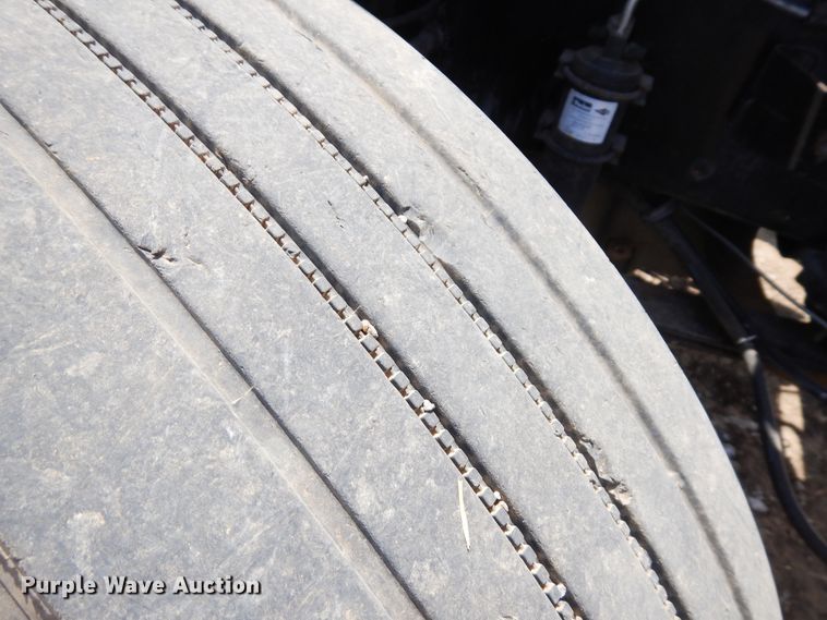 image for item GT9308 2004 Freightliner Columbia semi truck