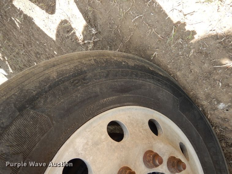 image for item GT9308 2004 Freightliner Columbia semi truck