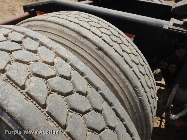 image for item GT9308 2004 Freightliner Columbia semi truck