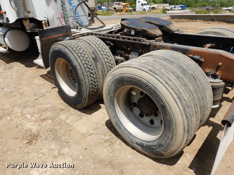 image for item GT9308 2004 Freightliner Columbia semi truck