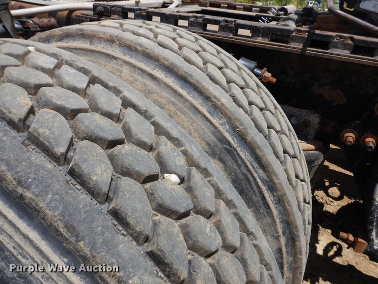 image for item GT9308 2004 Freightliner Columbia semi truck